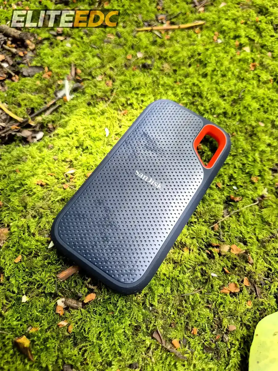 SanDisk Extreme Portable SSD V2 front detail, rubberised texture