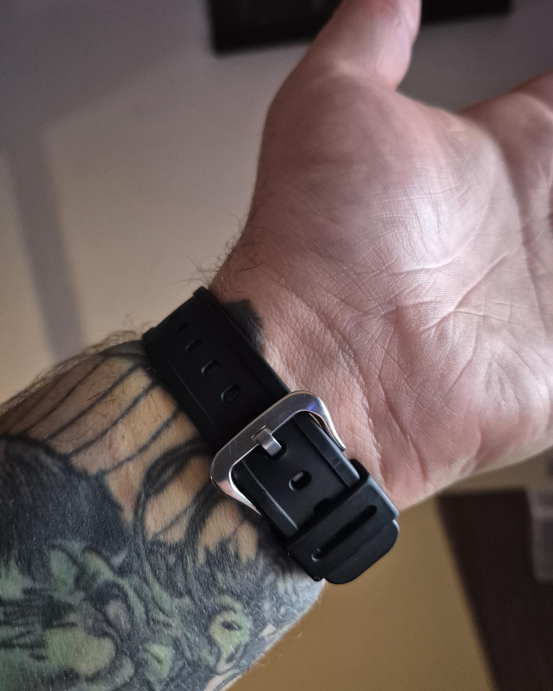 The buckle - again, for reference I have 20cm wrists and wear mine on the 4th adjustment hole in.