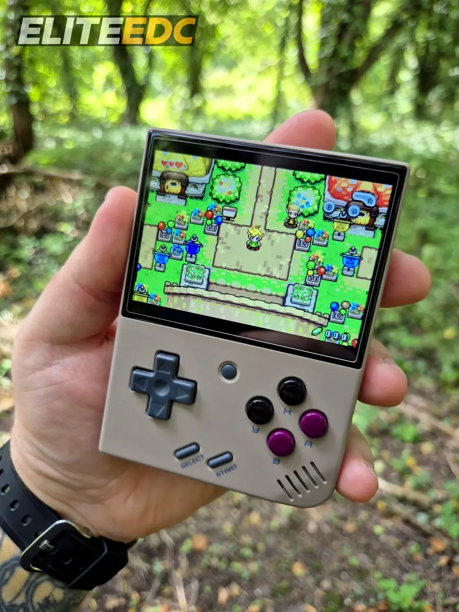 Miyoo Mini Plus running The Legend of Zelda: The Minish Cap