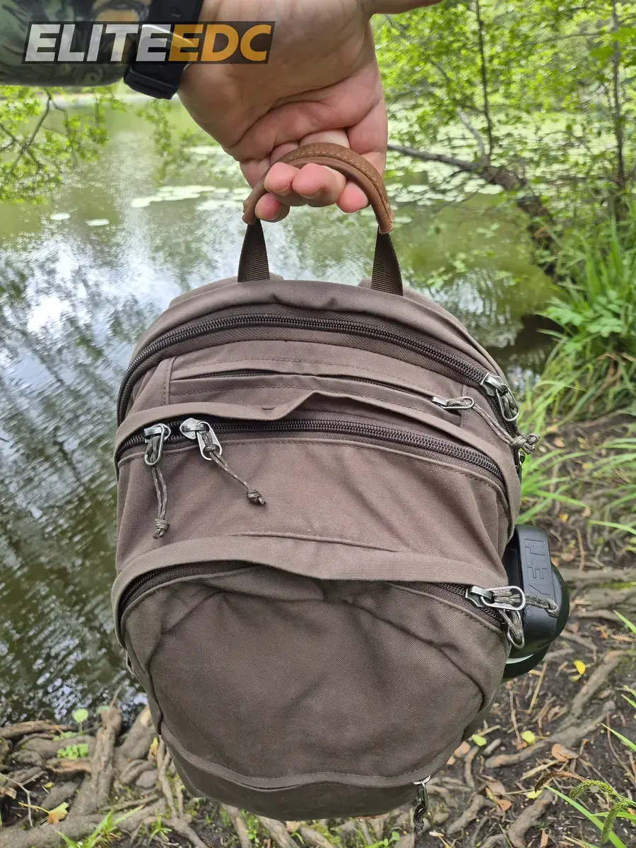 Fjällräven Räven 28L leather grab handle.