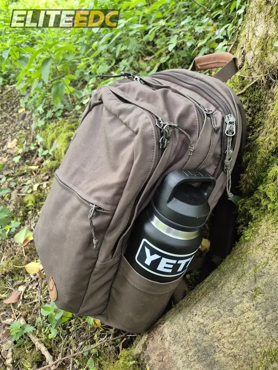 Fjällräven Raven 28L side pocket holding my chunky Yeti Rambler 36oz