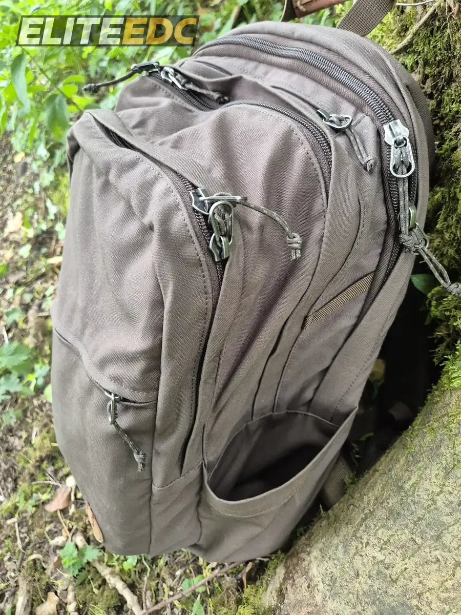 Fjällräven Raven 28L side pocket with no elastic retention
